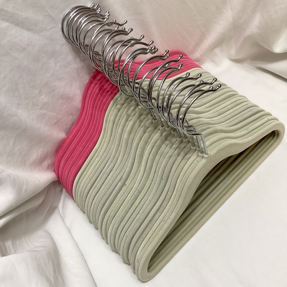 Joy Mangano (JM) Huggable Hangers, Set of 33 Pink and Neutral Velvet Hangers - Picture 3 of 8